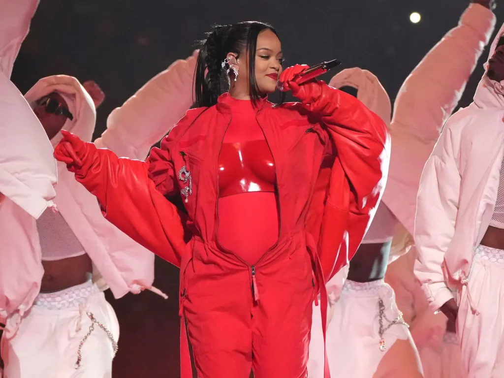 Rihanna reveals she's pregnant at Super Bowl Half-time show Feature Image