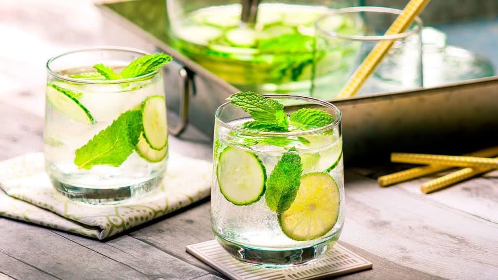 How you can make Cucumber lemon water by yourself: